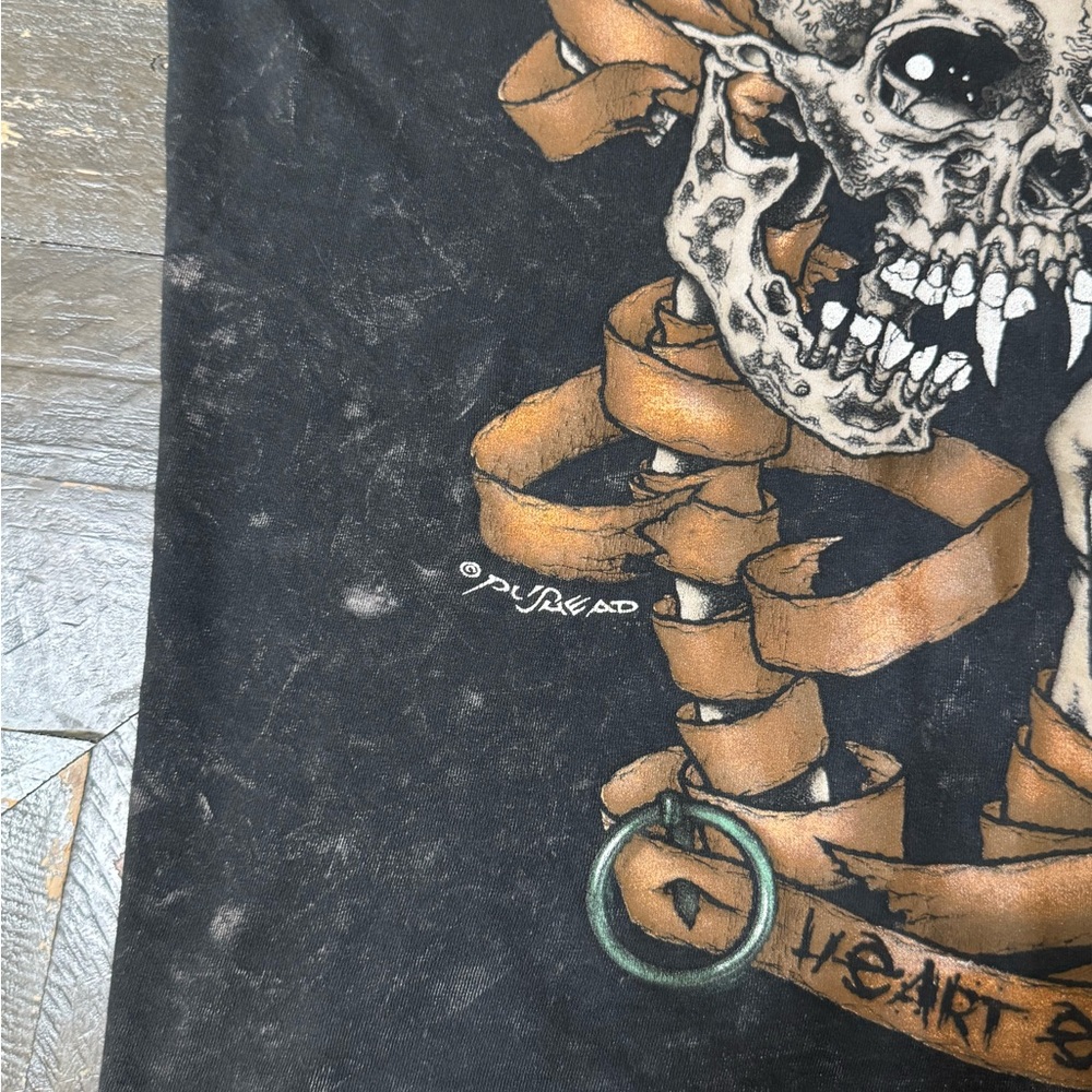 Metallica Heart Explosive T-Shirt - Picture 3 of 6